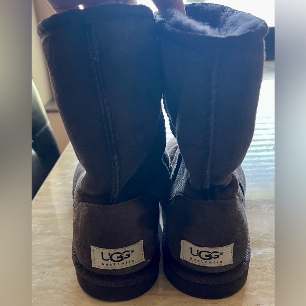 Women’s Ugg Boots-Size W6 or Women’s Size 5 according to the size chart